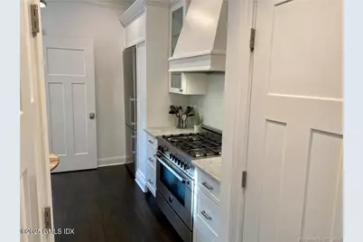 84 E Putnam Avenue, Greenwich, CT 06807 - Photo 6