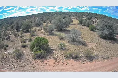 56950 N Shadow Mountain Parkway, Seligman, AZ 86337 - Photo 2