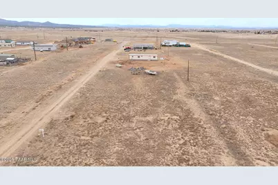 390 W Hawaii Road, Paulden, AZ 86334 - Photo 4
