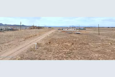 390 W Hawaii Road, Paulden, AZ 86334 - Photo 6