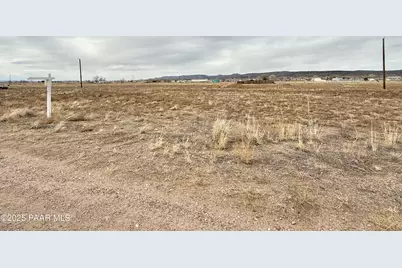 390 W Hawaii Road, Paulden, AZ 86334 - Photo 2