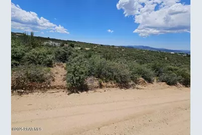 8065 W Framingham Road, Kirkland, AZ 86332 - Photo 2