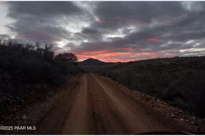 9790 E Antrim Road, Dewey-Humboldt, AZ 86327 - Photo 2