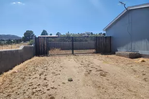 18414 S Frontier Rd, Peeples Valley, AZ 86332 - Photo 22