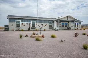 26340 N Vineyard Ln, Paulden, AZ 86334 - Photo 2