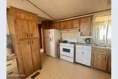 58558 N Shadow Mountain Parkway, Seligman, AZ 86337 - Photo 6