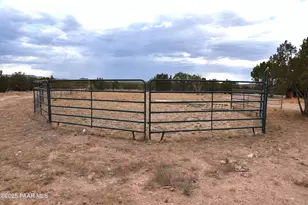 45437 N Jacqueline Hill Dr, Ash Fork, AZ 86320 - Photo 38