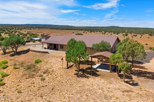 000 Juniperwood Ranch, Ash Fork, AZ 86320 - Photo 32