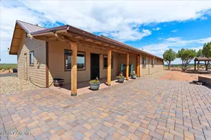 000 Juniperwood Ranch, Ash Fork, AZ 86320 - Photo 32