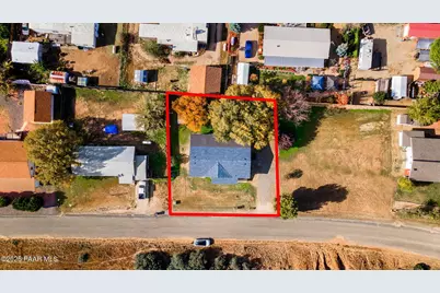 18278 S Henley Avenue, Peeples Valley, AZ 86332 - Photo 2