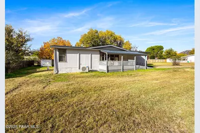 18278 S Henley Avenue, Peeples Valley, AZ 86332 - Photo 2