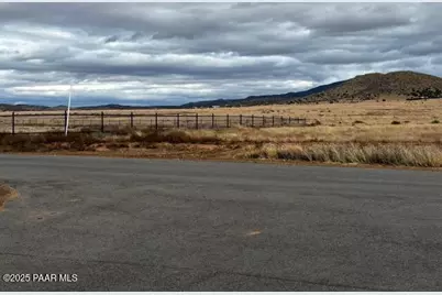 10211 E Silent River Road, Prescott Valley, AZ 86315 - Photo 10