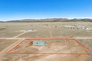 3311 W Cherry Blossom Ln, Paulden, AZ 86334 - Photo 4