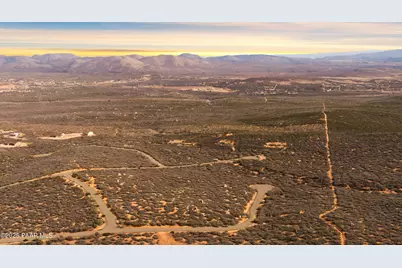 402D E Raider Way, Dewey-Humboldt, AZ 86327 - Photo 4