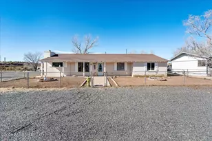 46812 8th St, Ash Fork, AZ 86320 - Photo 2