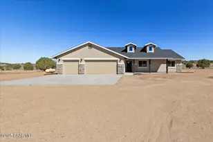 1220 E Cougar Rdg Rd, Paulden, AZ 86334 - Photo 2