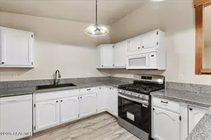 11055 E Lariat Ln, Dewey-Humboldt, AZ 86327 - Photo 12