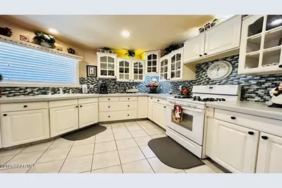 4230 N Bonita Way, Prescott Valley, AZ 86314 - Photo 12