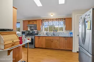 38236 W Howling Coyote Rd, Seligman, AZ 86337 - Photo 6