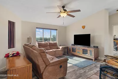 38236 W Howling Coyote Road, Seligman, AZ 86337 - Photo 14