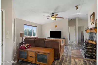 38236 W Howling Coyote Road, Seligman, AZ 86337 - Photo 16