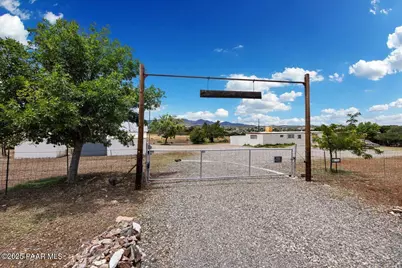 2900 S Holiday Drive, Dewey-Humboldt, AZ 86327 - Photo 1