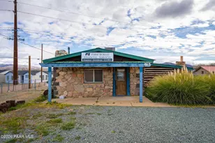 815 S Dunivin Ln, Dewey-Humboldt, AZ 86327 - Photo 1