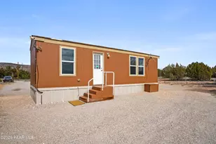 25815 W Fort Rock Rd, Seligman, AZ 86337 - Photo 16