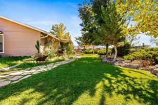 17827 S Tawny Ln, Peeples Valley, AZ 86332 - Photo 8