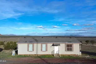 54125 N Mariposa Ln, Seligman, AZ 86337 - Photo 1