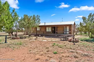 45437 N Jacqueline Hill Dr, Ash Fork, AZ 86320 - Photo 2