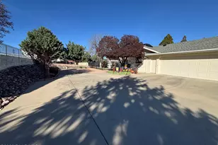 11558 E Turquoise Cir, Dewey-Humboldt, AZ 86327 - Photo 12