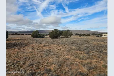 27555 W Fort Rock Road, Seligman, AZ 86337 - Photo 8