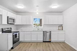 18278 S Frontier Rd, Peeples Valley, AZ 86332 - Photo 2
