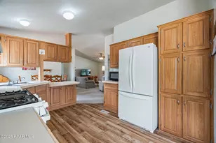 8939 E Cheryl Dr, Prescott Valley, AZ 86314 - Photo 12