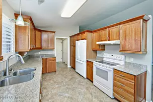 7184 E Pioneer Ln, Prescott Valley, AZ 86314 - Photo 8