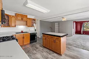 18246 S Henry Coe Rd, Peeples Valley, AZ 86332 - Photo 6
