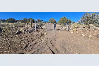 9938 W Gleed Station Road, Ash Fork, AZ 86320 - Photo 2