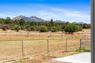 18296 S Frontier Rd, Peeples Valley, AZ 86332 - Photo 6