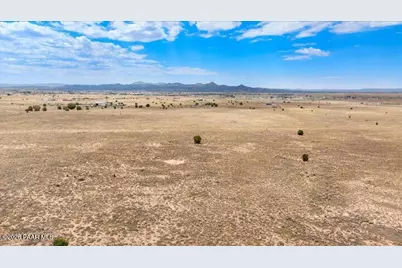3383 W Limestone Drive, Paulden, AZ 86334 - Photo 2