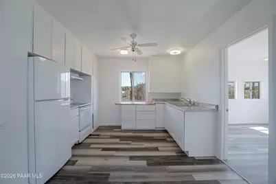 9330 S Donald Trail, Kirkland, AZ 86332 - Photo 14