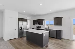 3419 W Cherry Blossom Ln, Paulden, AZ 86334 - Photo 10