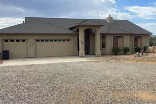 1805 S Crooked H Trail, Dewey-Humboldt, AZ 86327 - Photo 2