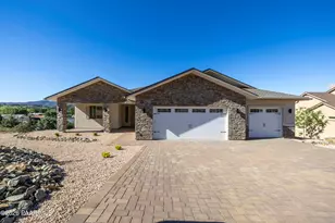 561 S Lakeview Dr, Prescott, AZ 86301 - Photo 1