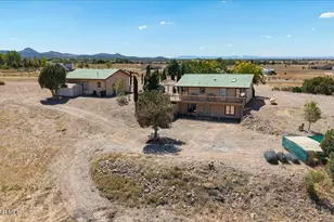 974 N Grandview, Paulden, AZ 86334 - Photo 2