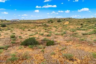 15865 E Broken Bit Rd, Mayer, AZ 86333 - Photo 1