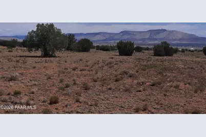 28964 W Fort Rock Road, Seligman, AZ 86337 - Photo 6