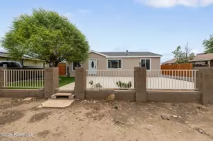 24389 N Yosemite St, Paulden, AZ 86334 - Photo 2