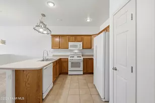 985 N Fairway Dr, Dewey-Humboldt, AZ 86327 - Photo 4