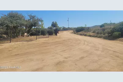 8095 W Barrington Road, Wilhoit, AZ 86332 - Photo 2